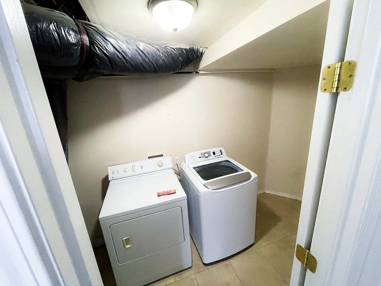 2 bed, 1000 sqft, $2,000 — Photo 4