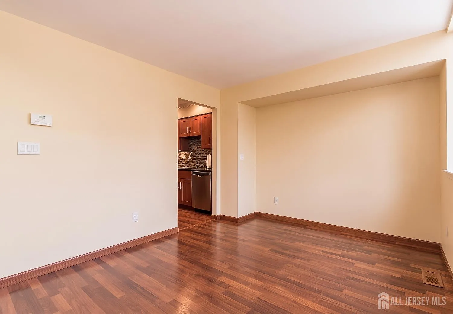 2 bed, 2.5 bath, 1325 sqft, $3,200 — Photo 3