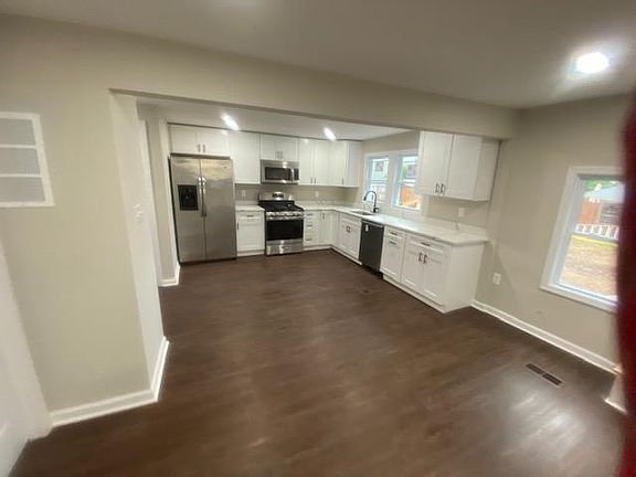 2nd image of 705 Amelia St