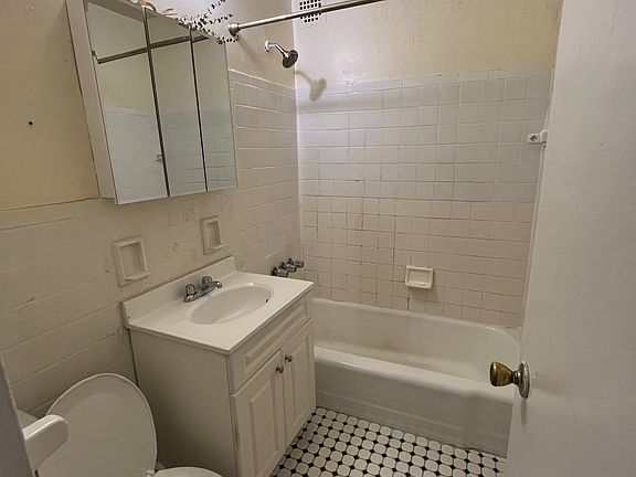 5th image of 585 E 16th St APT 5D