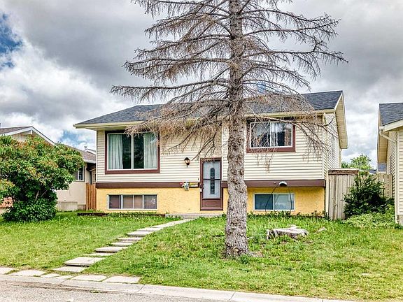3rd image of 79 N Castledale Way NE