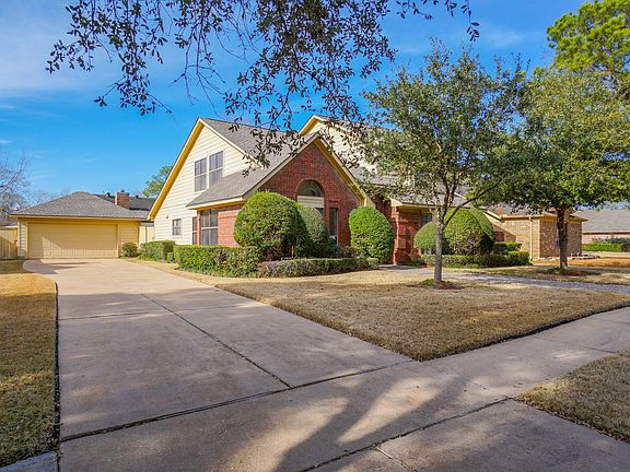 4th image of 8051 Pine Falls Dr