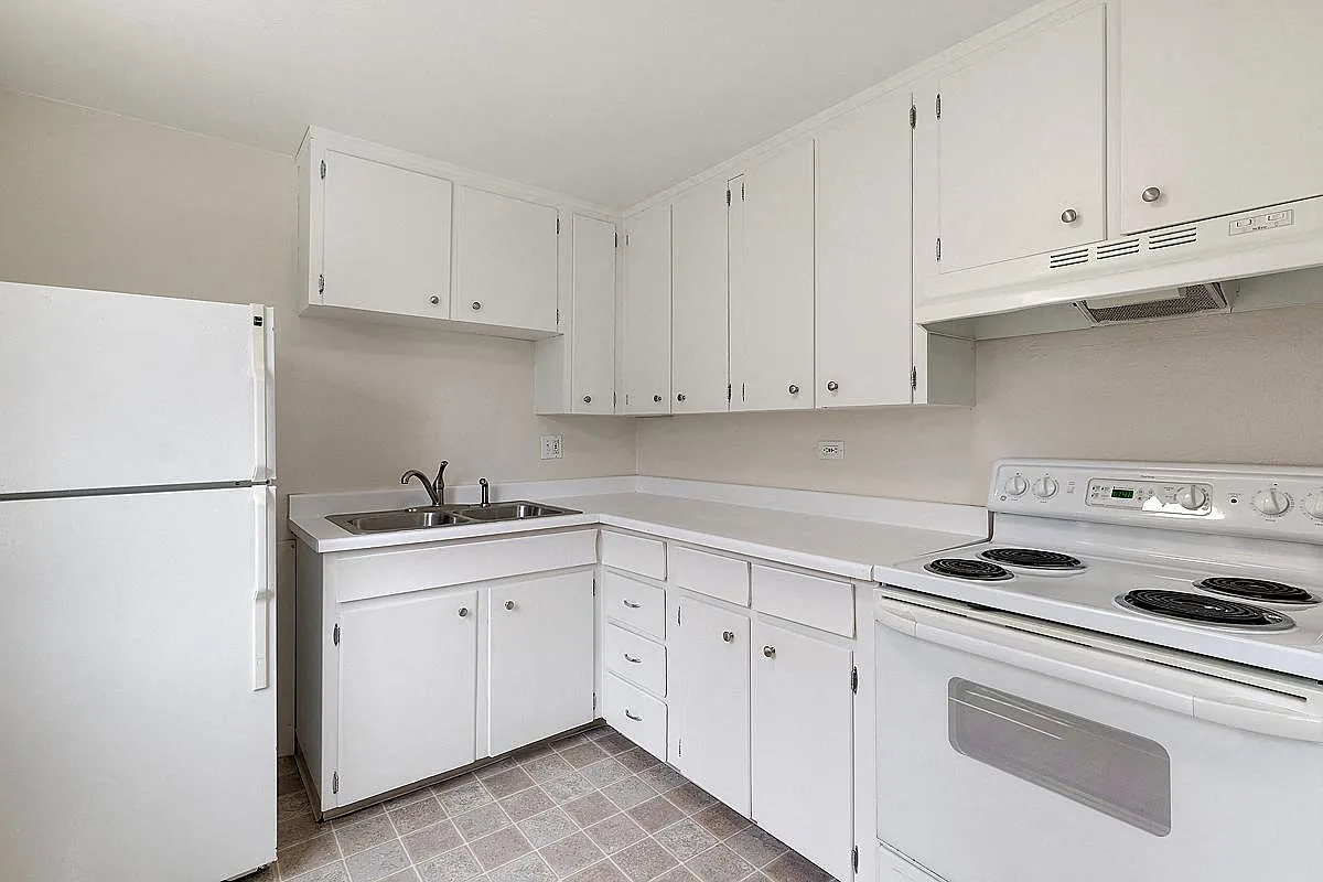 Stratford Apartments — Photo 3