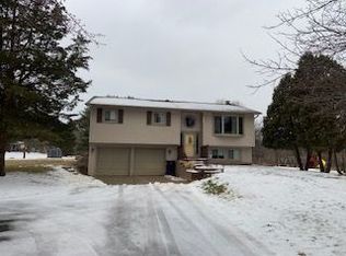 10187 Nimphie Rd, Fenton, MI 48430