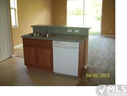 4th image of 948 NW Leonardo Cir