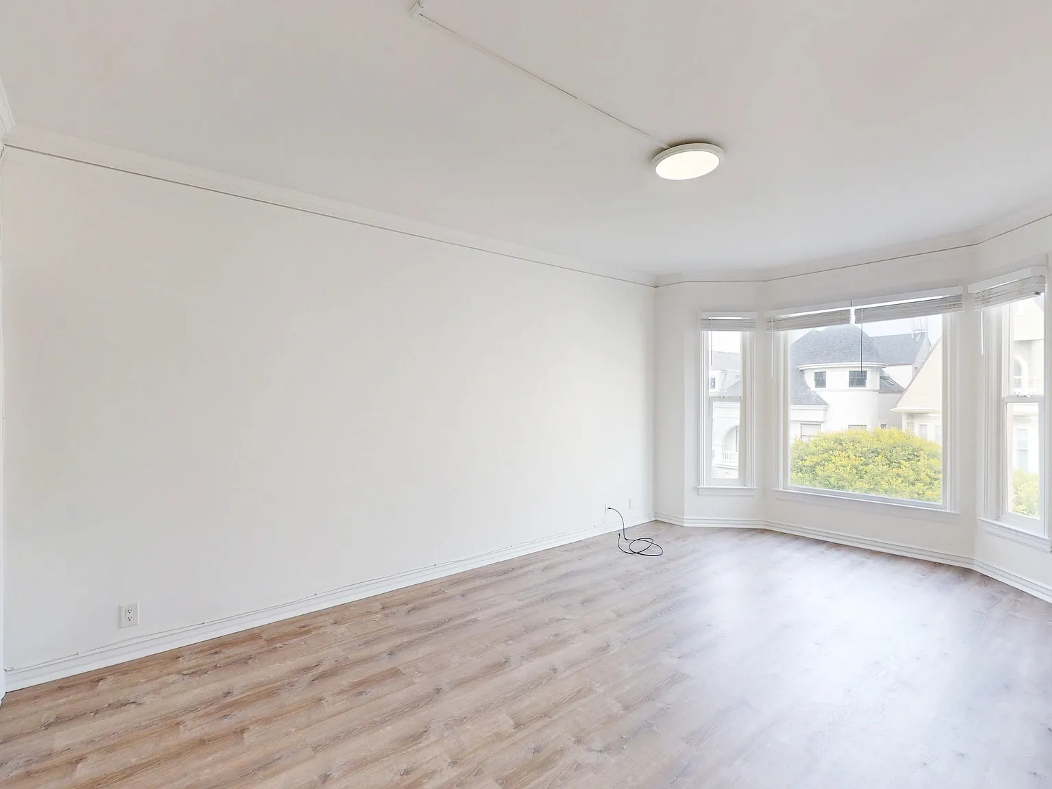 Top Floor Remodeled 1 BR x 1 BA in Pacific Heights - walk to Fillmore St. — Photo 4