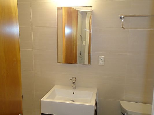 5th image of 3242 55th St #3R