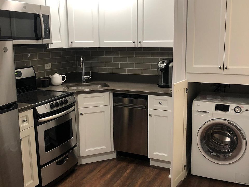 1st image of 827 W Lakeside Pl #500
