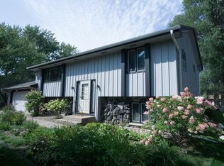 2563 Woodale Dr, Mounds View, MN 55112