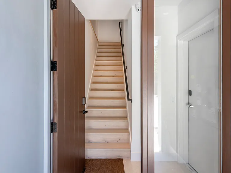 660 Carolina St — Photo 4