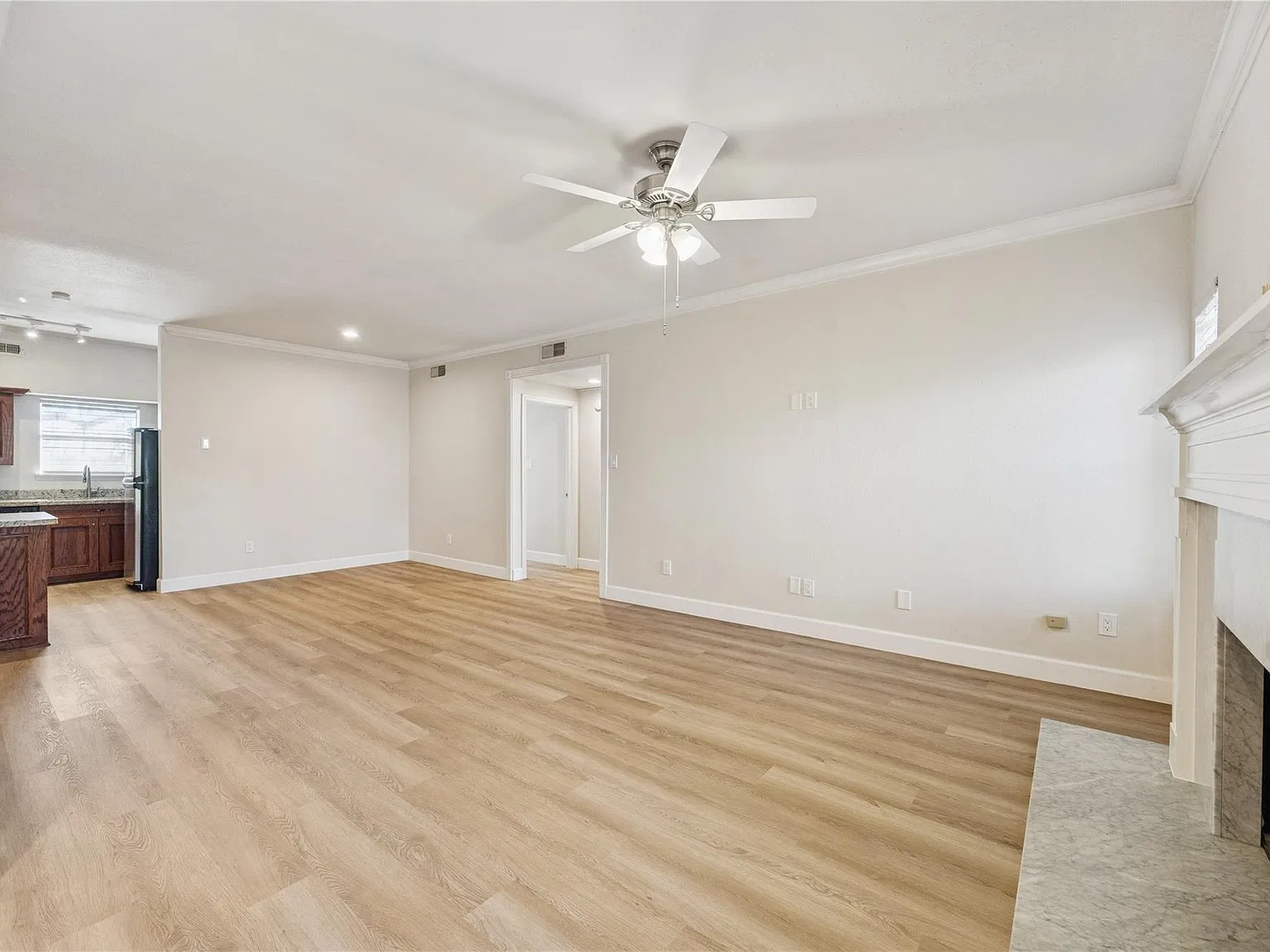 2 bed, 2.0 bath, 1042 sqft, $2,200 — Photo 4