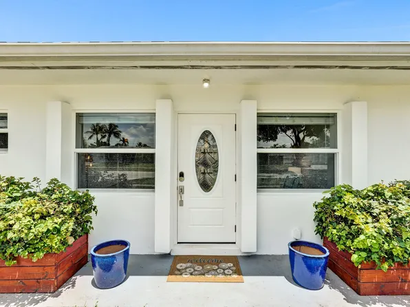 9446 Birmingham Dr, Palm Beach Gardens, FL 33410