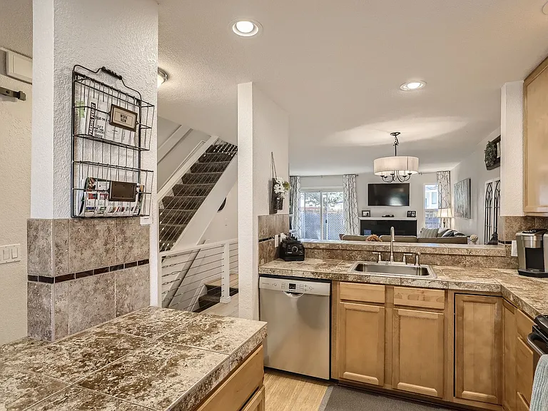 10587 W Maplewood Dr #F — Photo 5