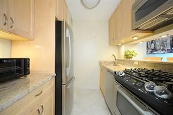 Sold by Douglas Elliman | media 21