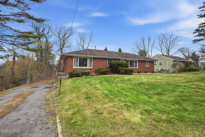 3rd image of 3 Hartman Road