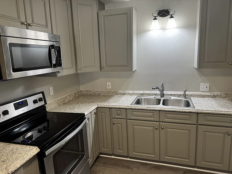 212 Hazelnut St — Photo 6