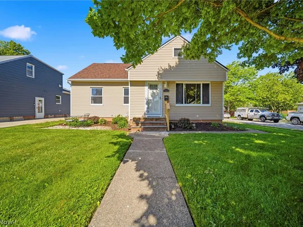 1628 Longwood Dr, Mayfield Heights, OH 44124