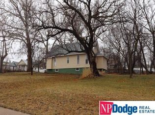 2854 Lake St, Omaha, NE 68111