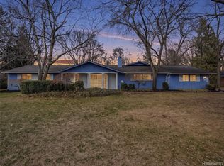 1690 Ledbury Dr, Bloomfield Hills, MI 48304