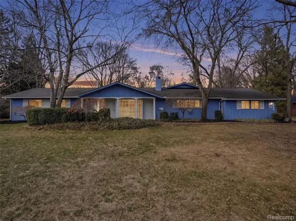 1690 Ledbury Dr, Bloomfield Hills, MI 48304