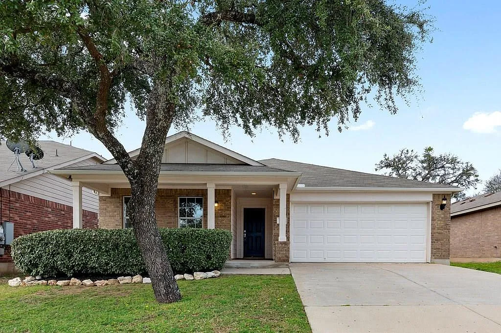 3 bed, 2.0 bath, 1804 sqft, $2,095 — Photo 2