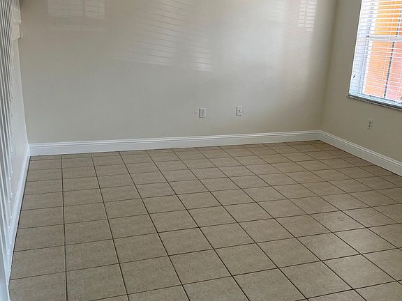 4th image of 766 SW 107th Ave