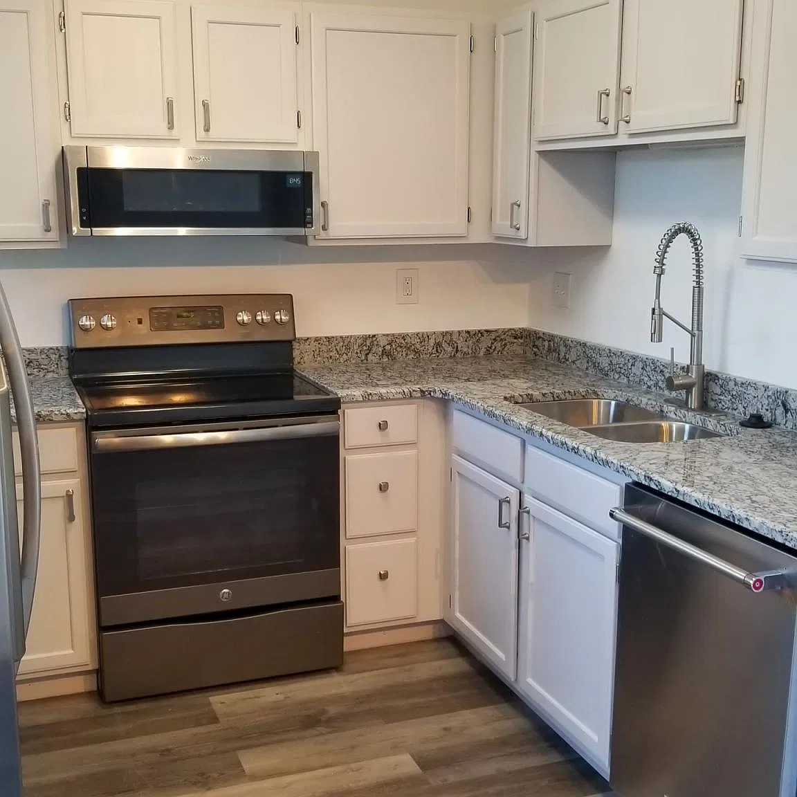 2 bed, 1025 sqft, $1,350 — Photo 2