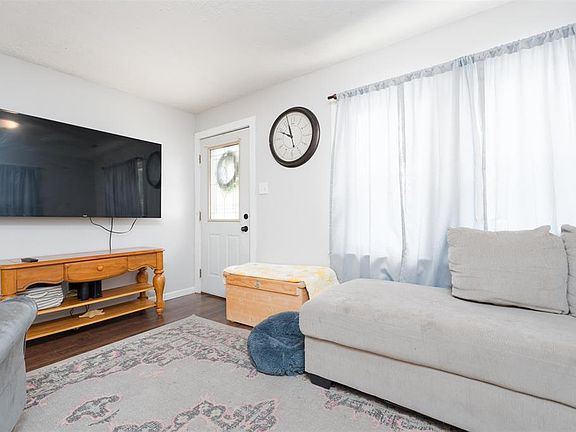 5th image of 3026 Daviess St