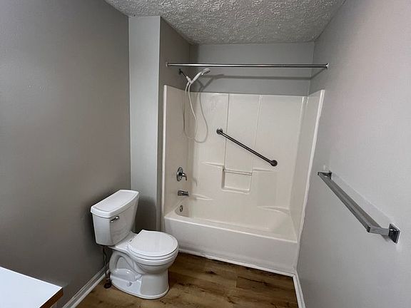 4th image of 726 W Jefferson St APT 6