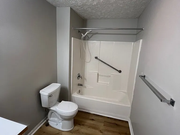 726 W Jefferson St — Photo 4