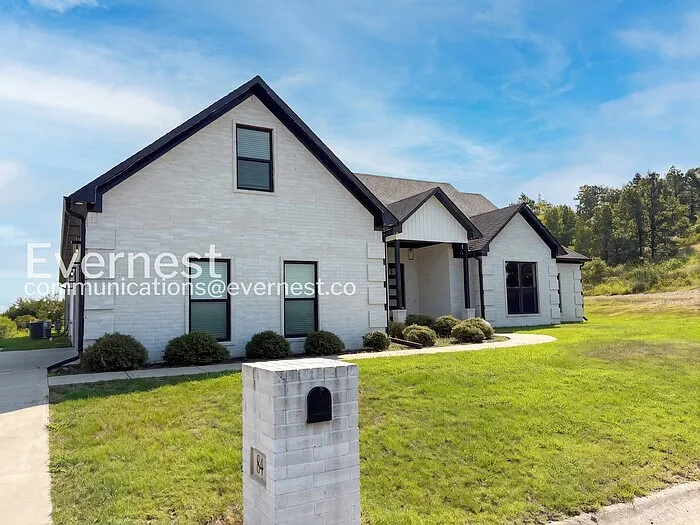 84 River Road Dr W — Photo 2