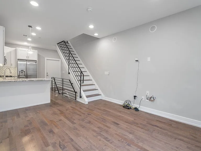 1836 Ingersoll St — Photo 10