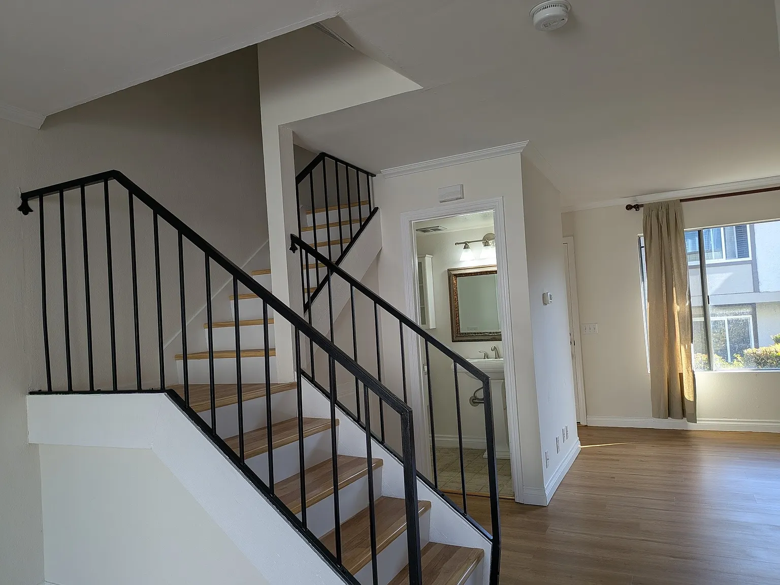 3 bed, 1.5 bath, 1066 sqft, $3,060 — Photo 3