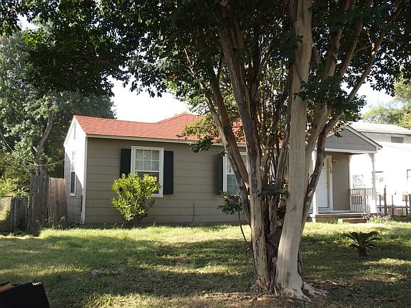 3rd image of 130 Sweetbriar Ave