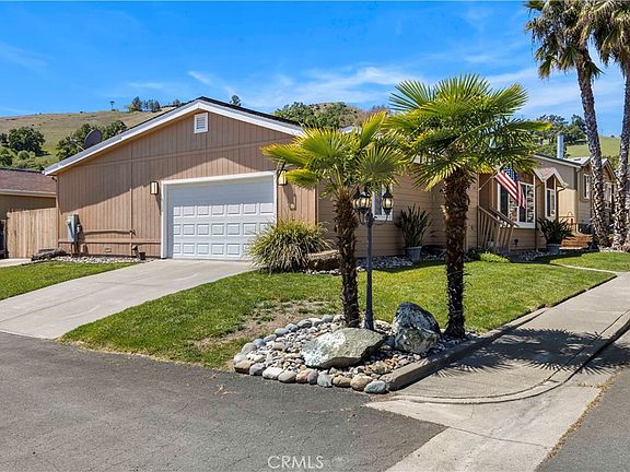 3rd image of 205 Island View Dr