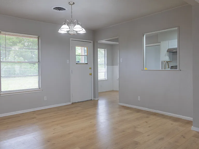 4610 Lavender Ln — Photo 3