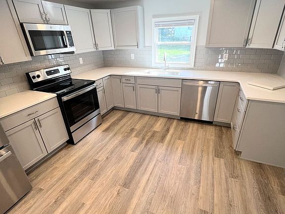 2nd image of 411 Hood St