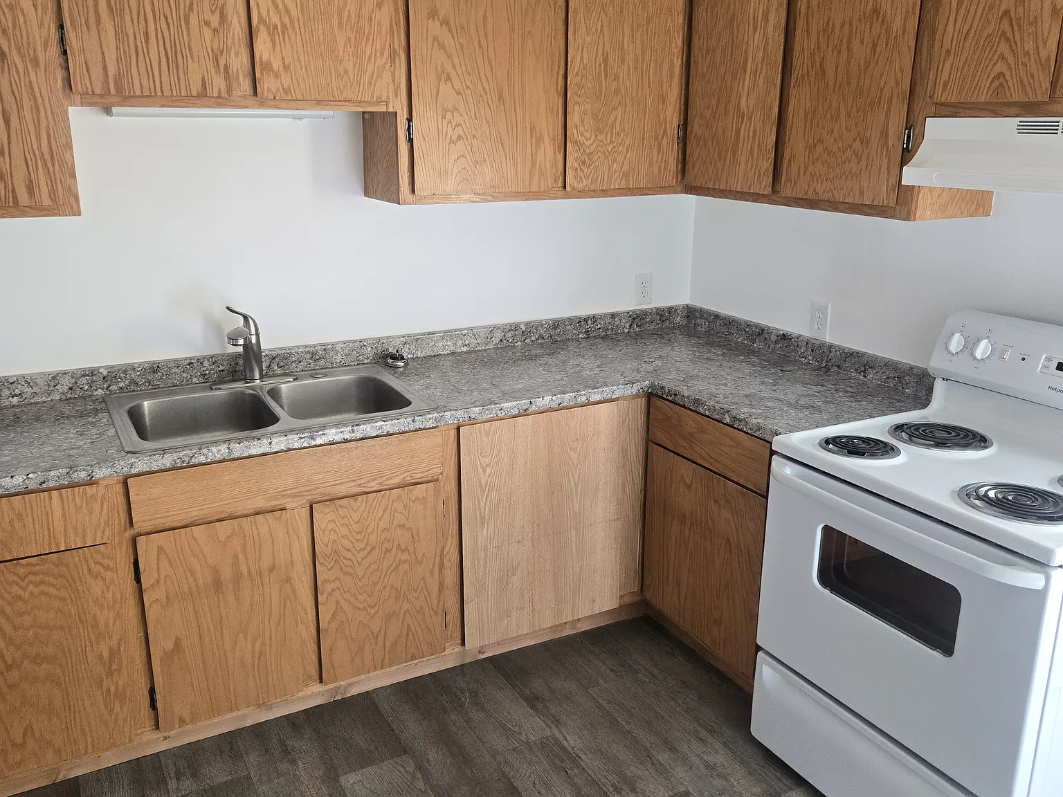 2 bed, 700 sqft, $1,200 — Photo 2