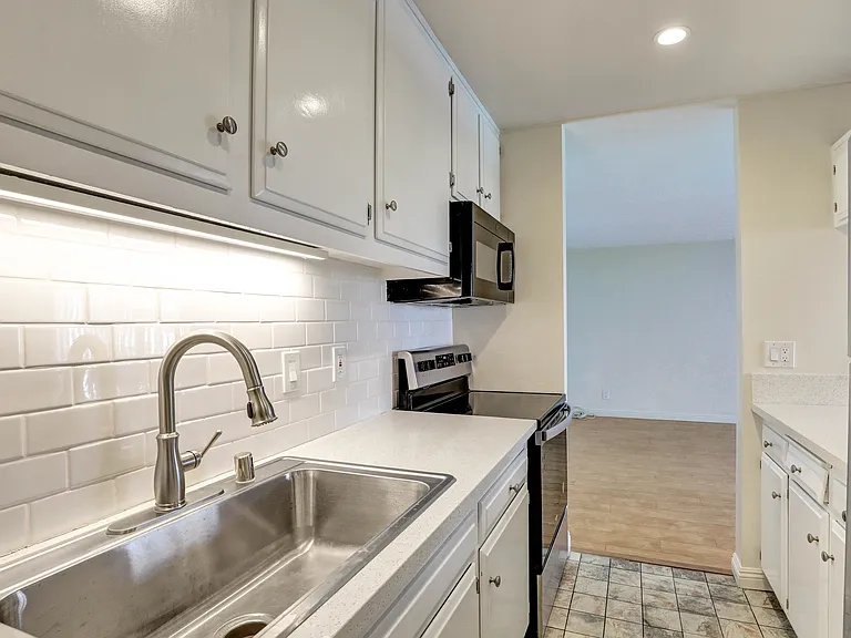 611 S Prospect Ave #102 — Photo 14