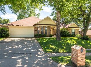 805 Forestcrest Ct, Euless, TX 76039