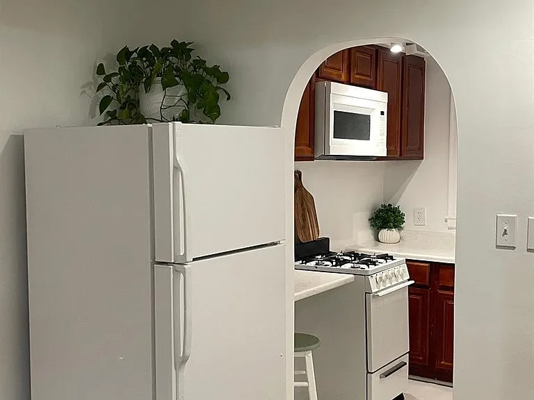 749 Linden Ave — Photo 4