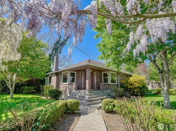 3004 SW Barton Street, Seattle, WA 98126