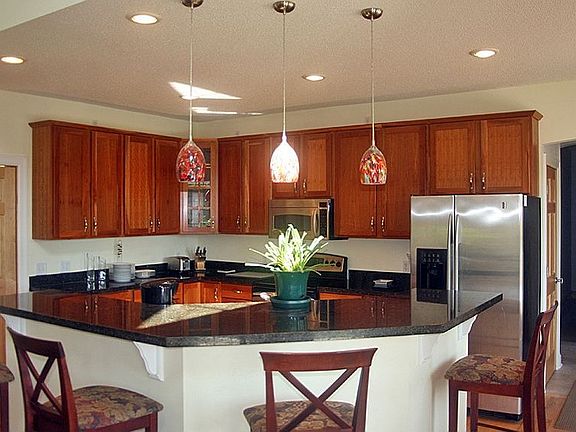 Enjoy Breakfast at the Granite Bar