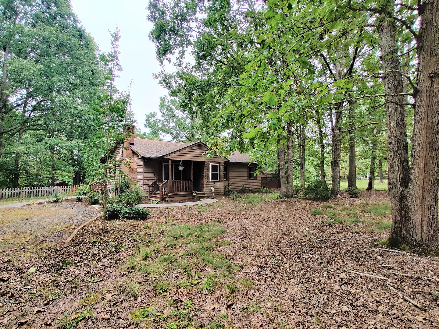 3 bedroom home on large lot — Photo 1