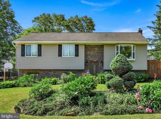 80 S Heck Rd, Lititz, PA 17543