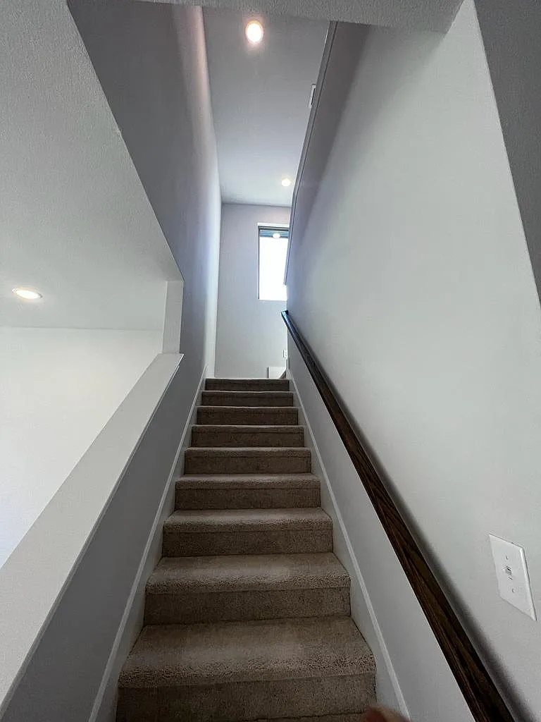 5 bed, 2483 sqft, $2,400 — Photo 4
