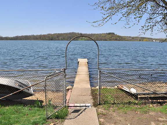 3rd image of 115 Lake Shore Dr