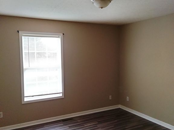 4th image of 502 Clark St #B
