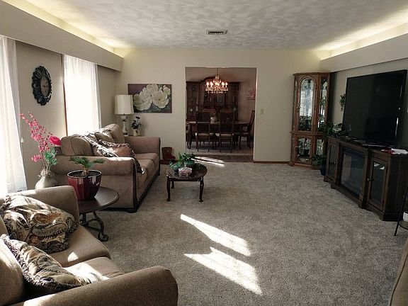 3rd image of 563 Western Dr