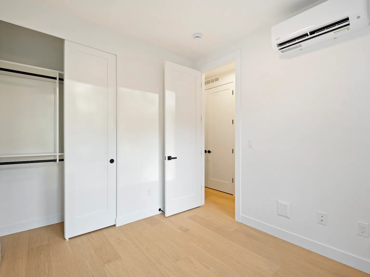 3 bed, 2.5 bath, 1068 sqft, $3,900 — Photo 4